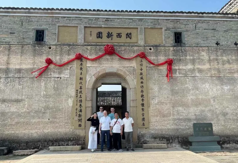 Forging Business, Forging Friendship: Yanming Metal Etching Factory prohlubuje spolupráci se zahraničními klienty